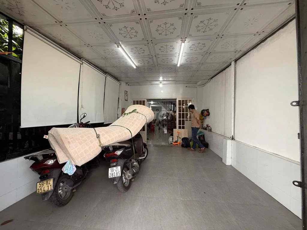 12 Triệu CHO THUÊ NHÀ HẺM XE HƠI - DIỆN TÍCH KHỦNG