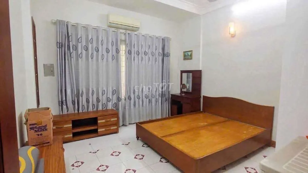 Cho thuê nhà 40 m2 c4, có xép ngõ 445 Lạc Long quân, k