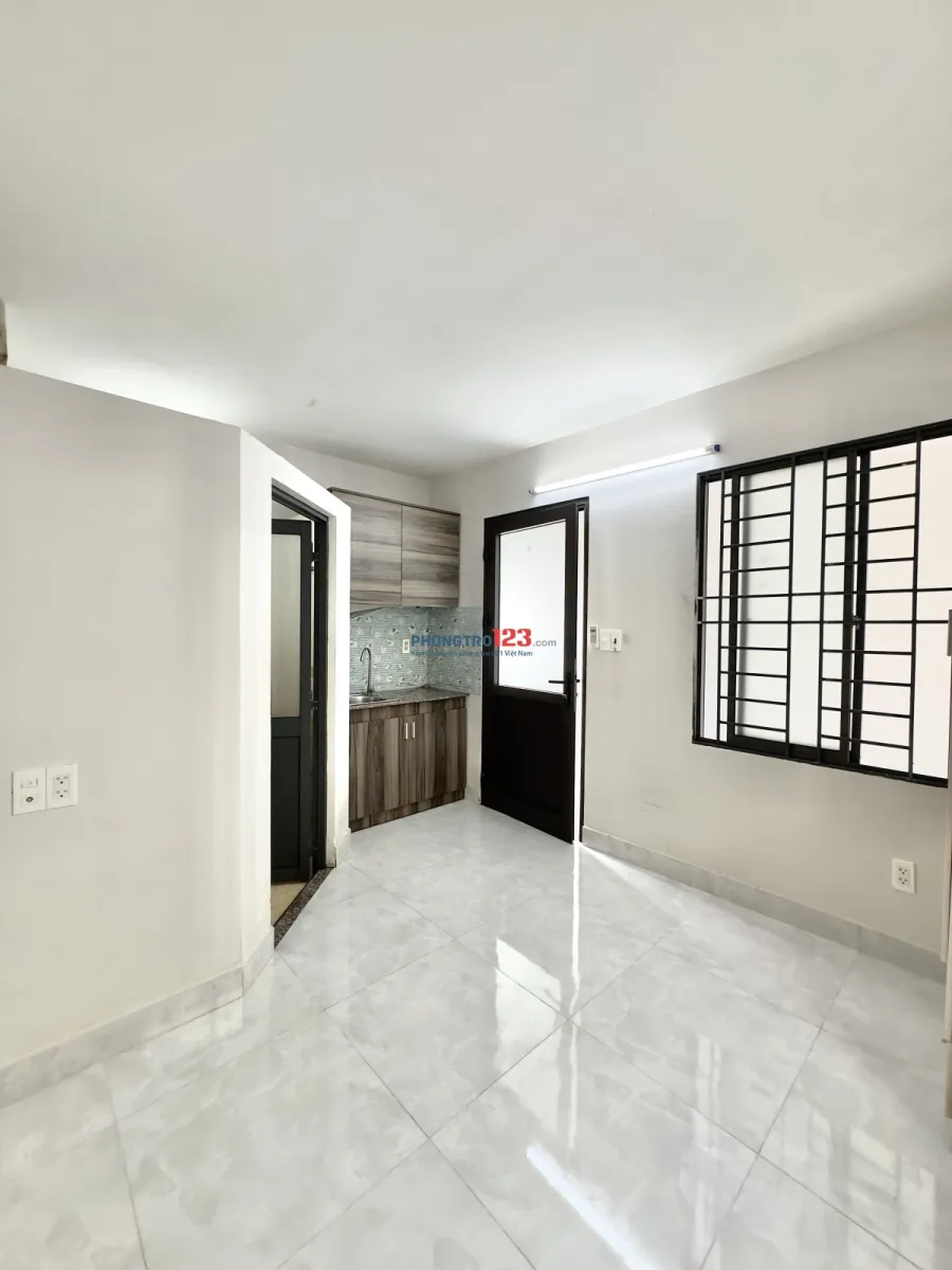 Phòng tầng 3 sở hữu luôn sân thượng phía trước tại 116/46 Dương Quảng Hàm p5 Gò Vấp gần ĐH Văn Lang