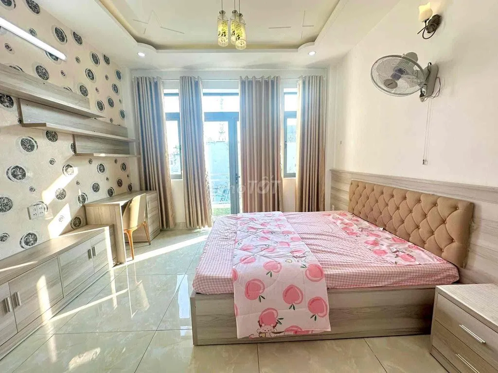 Cho thuê phòng có ban công nội thất