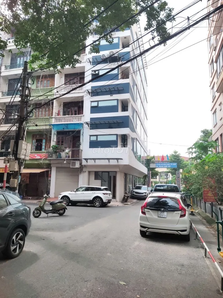 Nhà Hoàng Quốc Việt 195m², Vỉa Hè - Ô Tô Tải Tránh, Để Xe Trong Nhà.