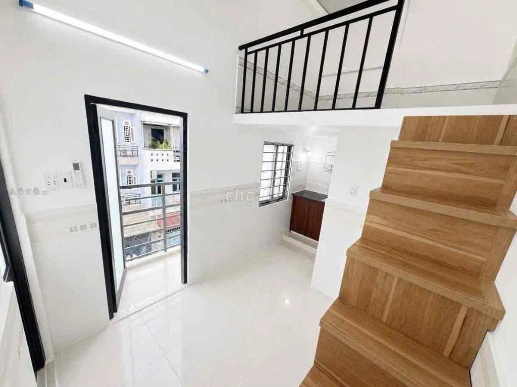 CHO THUÊ PHÒNG GÁC 2 GỐC BAN CÔNG THOÁNG GẦN ĐẦM SEN QUẬN 11 VĂN HIẾN