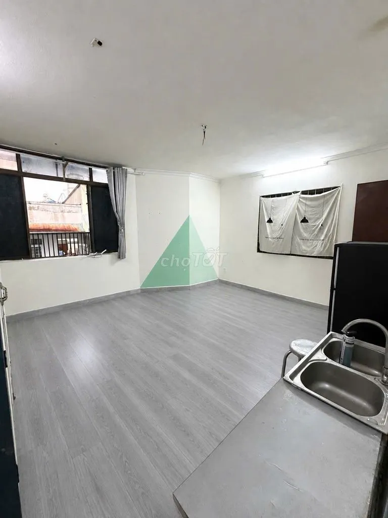 STUDIO SIÊU XINH NGAY NGÃ TƯ HÀNG XANH - 25M2 - FULL NT - CỬA SỔ TRỜI