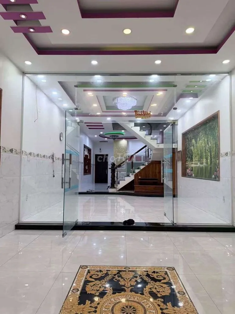 nhà lầu sân xe hơi gần bờ hồ bicosi