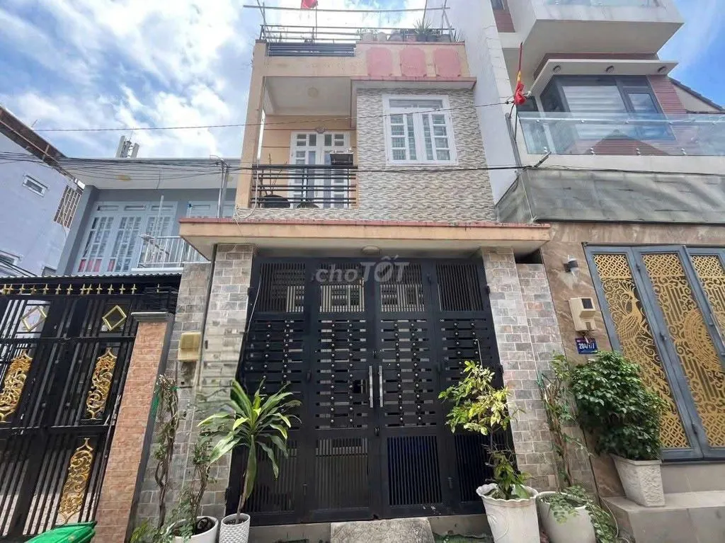 nhà laquf full nội thất hẻm 11 linh xuan