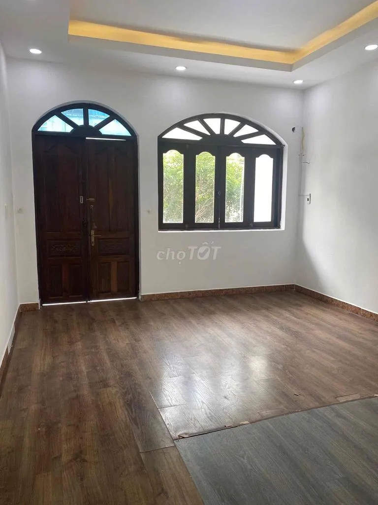 nhà 6 PHÒNG NGỦ 4x15 sư vạn hạnh. hẻm xe hơi