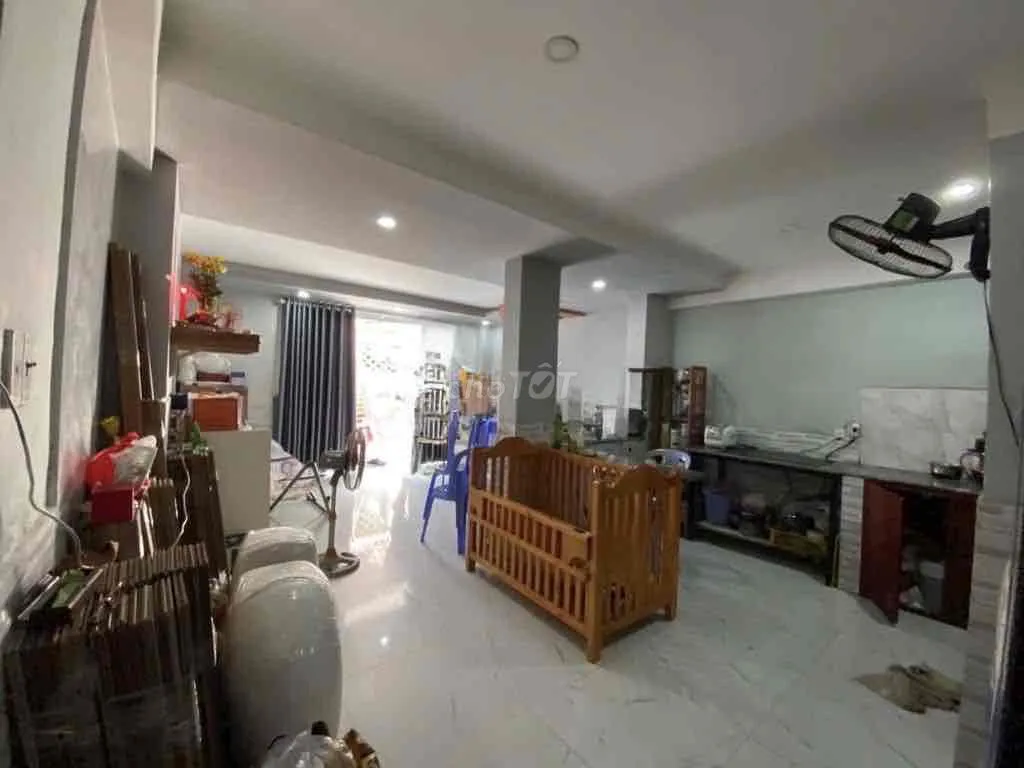 nhà 2 PHÒNG NGỦ 4,5x10 cách mạng tháng 8