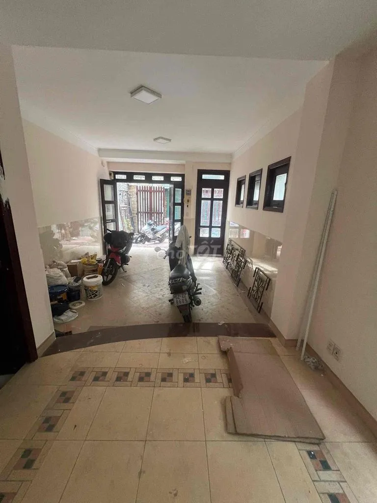 cho thuê nhà hẻm tải lạc long quân p11 tân bình. DT: 4m5 x 22m 3 lầu