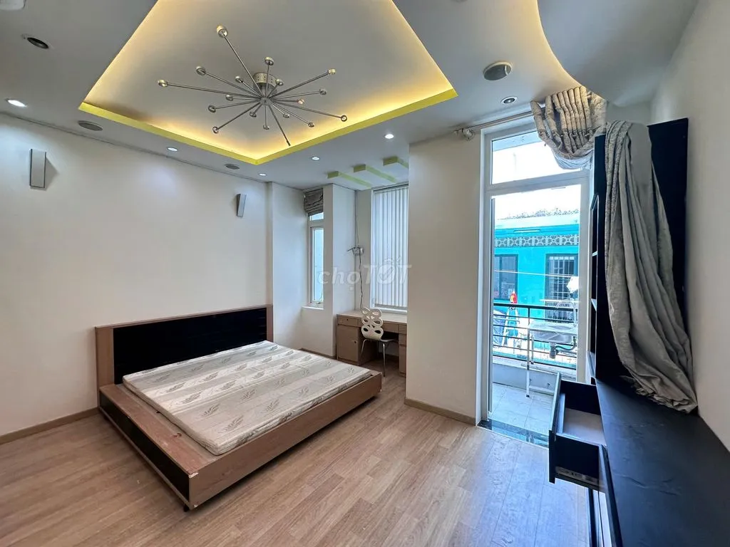 Phòng Ban công-Sang trọng-Full nội thất Hoàng Hoa Thám-Tiện đi Q1 - Q3