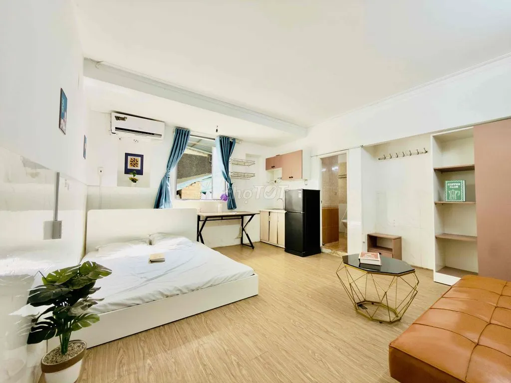Studio ngay vòng xoay Lê Đại Hành