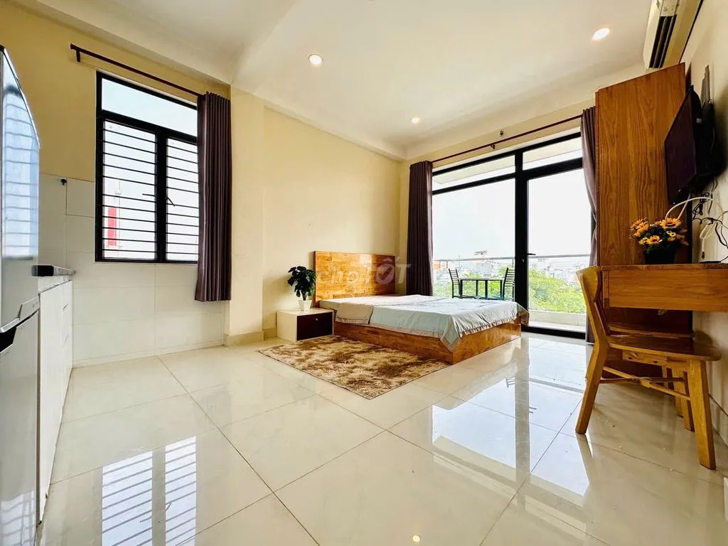 Cho thuê phòng quận 4 mặt tiền gần ĐH Luật, full nội thất thang máy