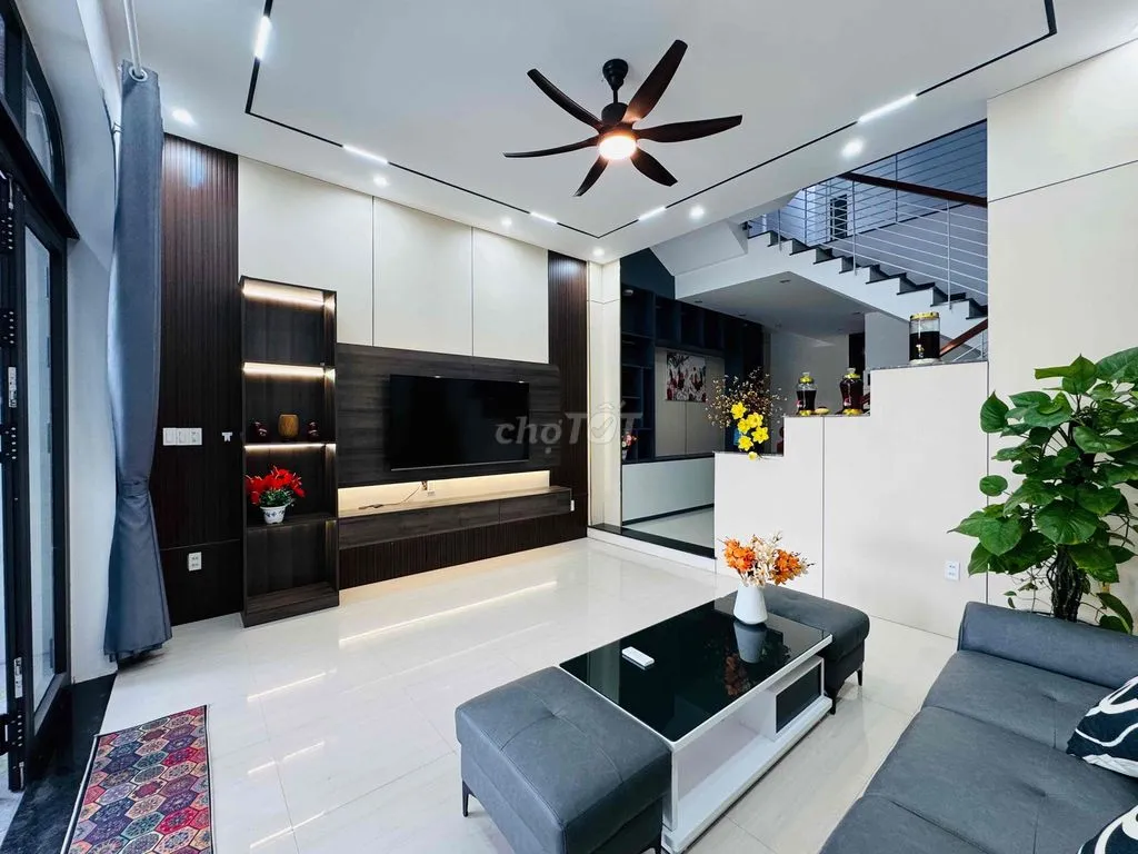 Nhà đẹp Hoà Xuân view công viên Văn Tiến Dũng đẹp