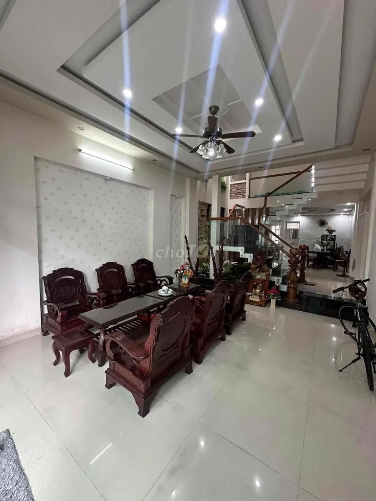 Cho thuê nhà 3 tầng MT Đinh Châu- 10m5
