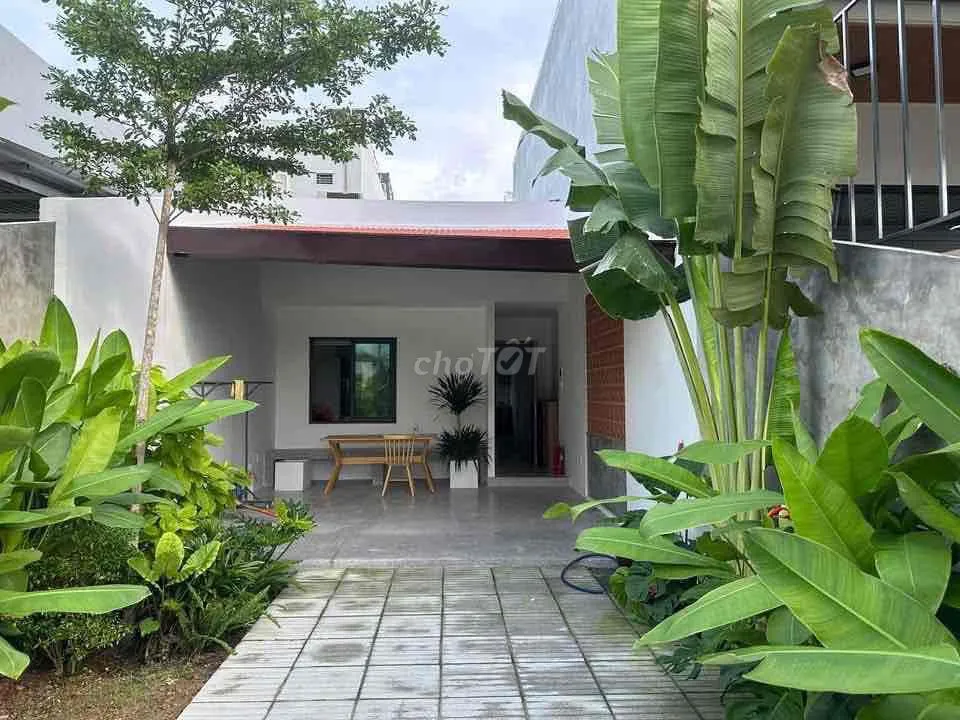 Nhà cấp 4 kiểu sân vườn 2PN khu Nam Hoà Xuân
