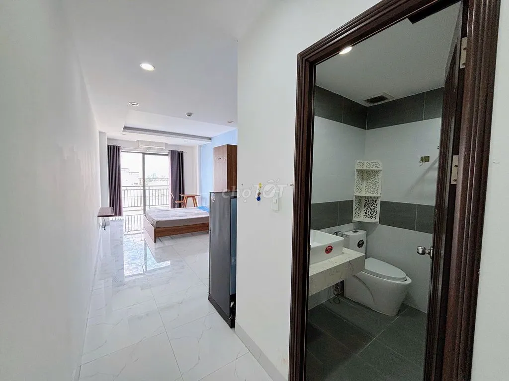Cho thuê căn Studio có ban công gần Crown, ĐH FPT