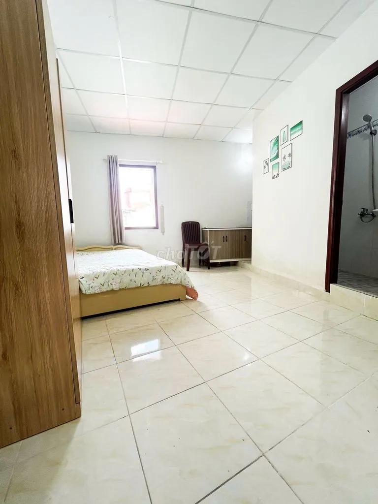 Phòng 30m cửa sổ đường Cộng Hòa cách sân bay chỉ 5 phút.