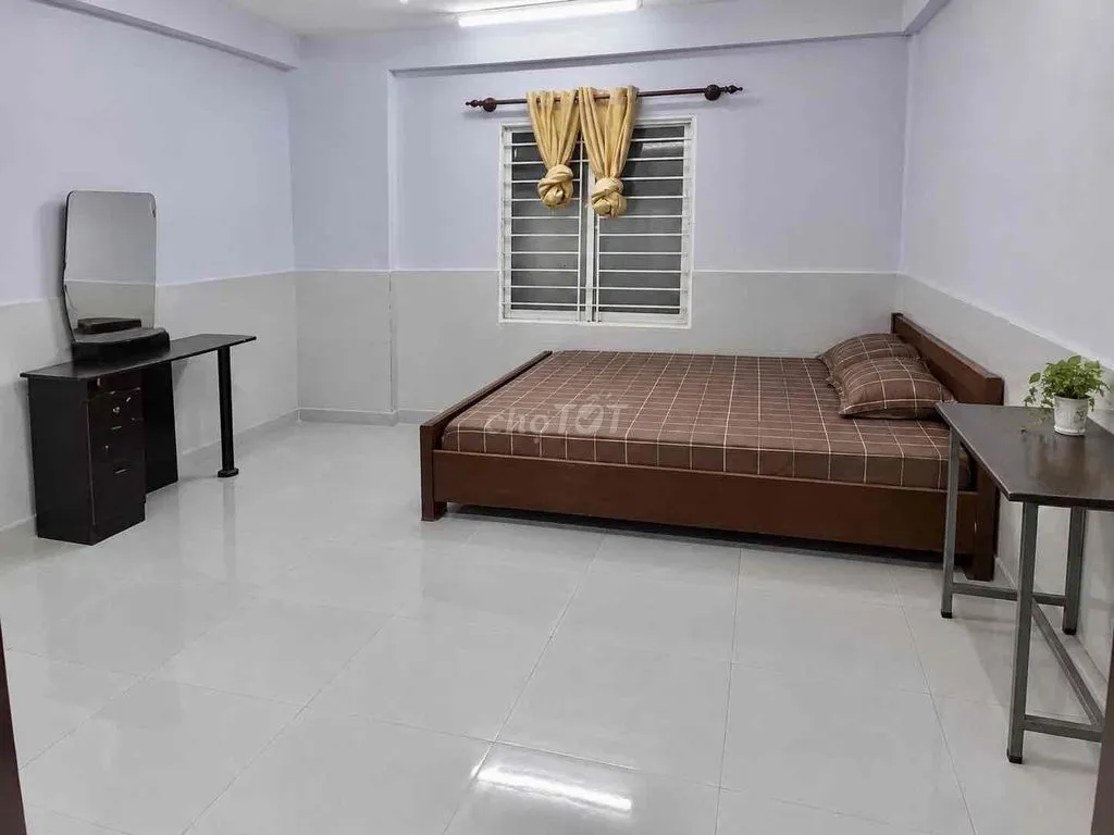 Phòng trệt mát mẻ cửa sổ lớn gần D2 Bình Thạnh tiện đi trung tâm Q1 c