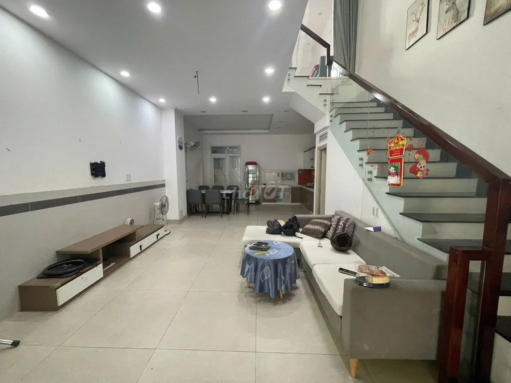 Nhà nguyên căn 100m² full nội thất, điện mặt trời, sân ô tô có mái che