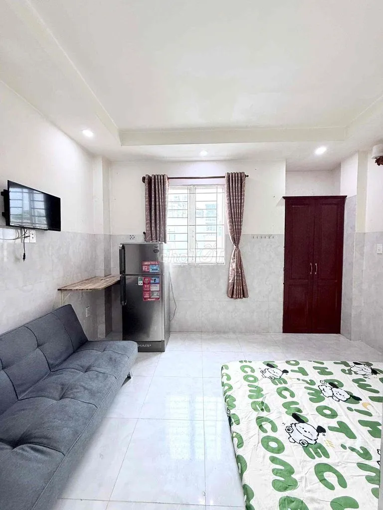 TRỐNG SẴN PHÒNG STUDIO CỬA SỔ TRỜI GẦN ĐẦM SEN - ĐH VĂN HIẾN - Q11