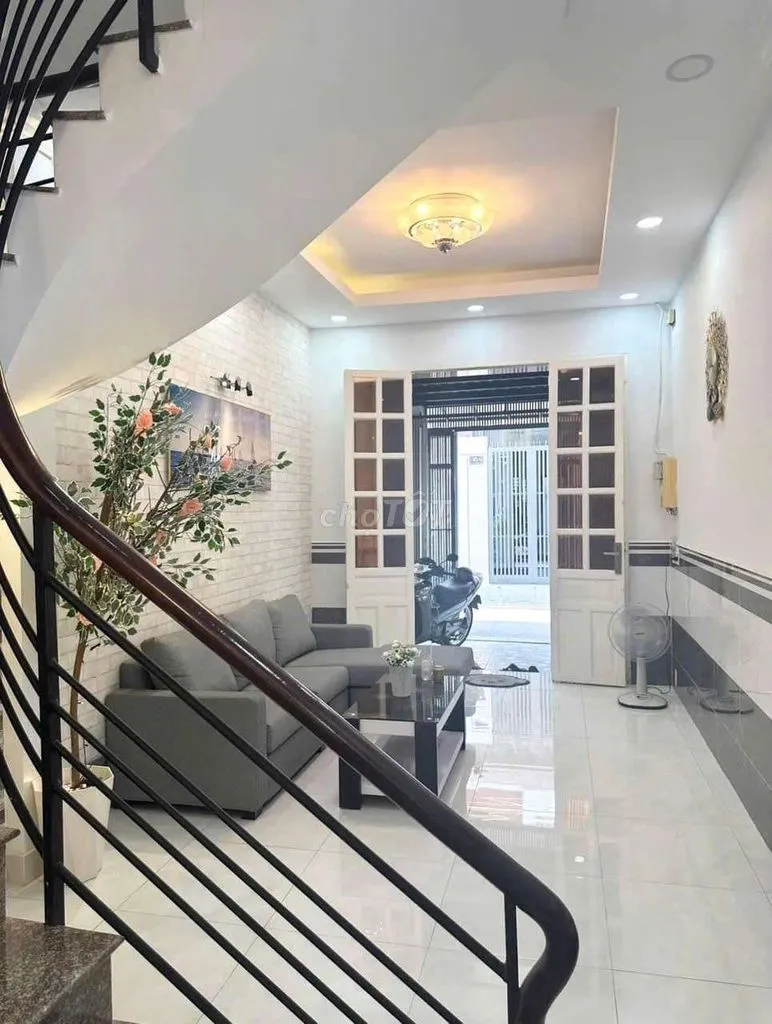 NHÀ ĐẸP CHO THUÊ BÔNG SAO,HẼM 1183. DT 3m5x15.GIÁ CHỐT 14TR.CÓ 3PN 3WC