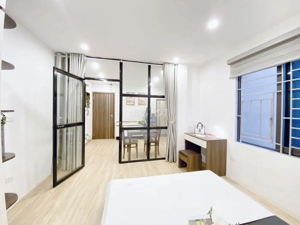 Căn 1K1N 40m2 phố Xuân Thủy Full đồ ban công gần phố