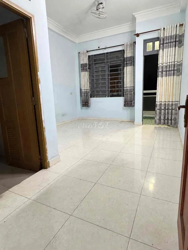 CHO THUÊ NGUYÊN LẦU 1 - 1PK ( CÓ BẾP ) + 1PN BAN CÔNG - 1WC