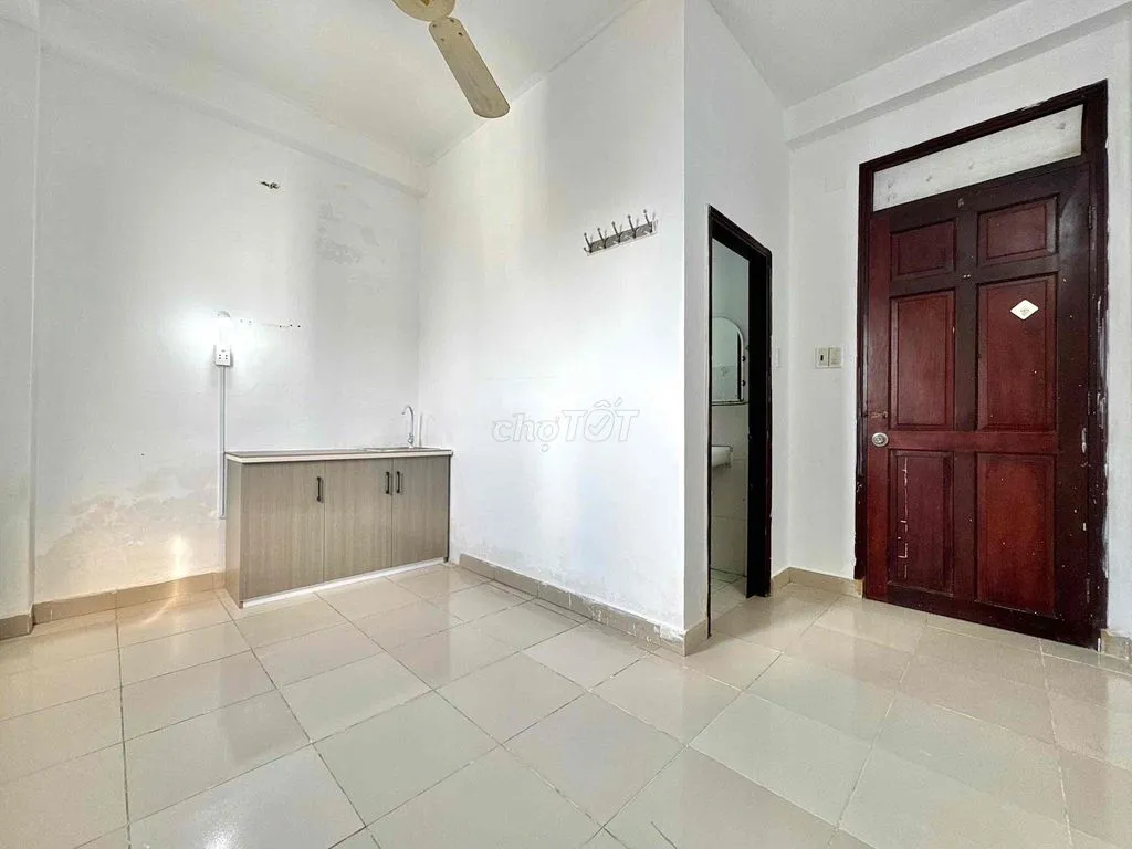 Cho Thuê Phòng Cửa Sổ Trời - Giờ Giấc Tự Do Ngay Gần Đầm Sen,Ngã Tư Xã