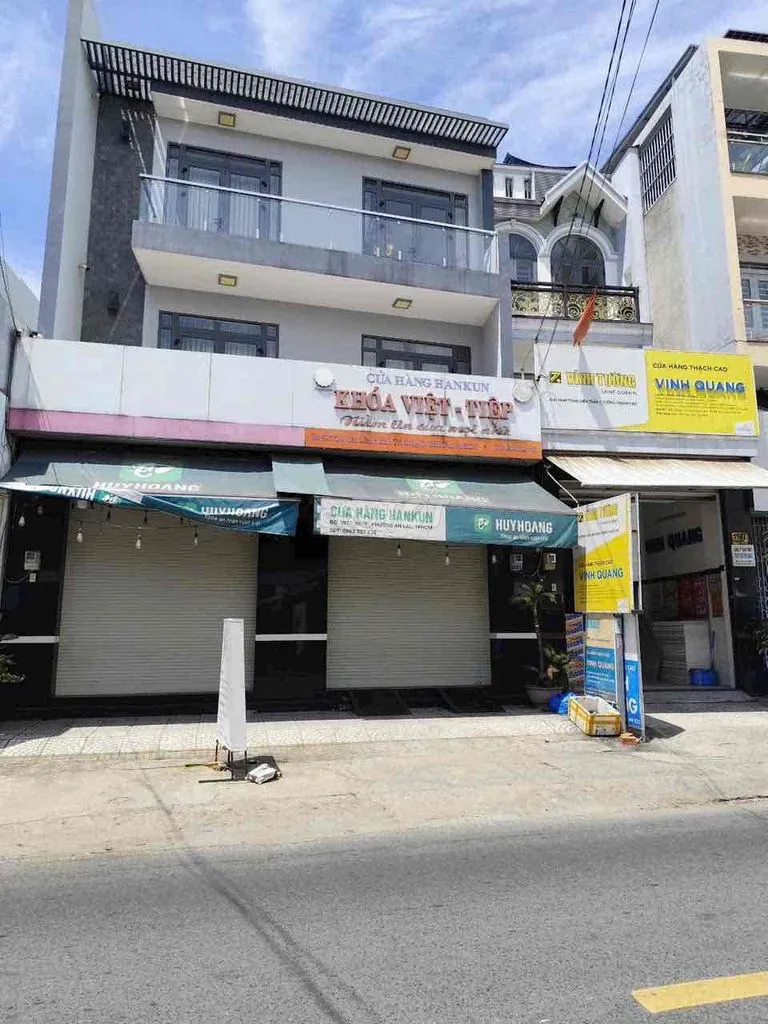 Nhà MT Tên Lửa 8x22,3 Lầu,Full nội thất
