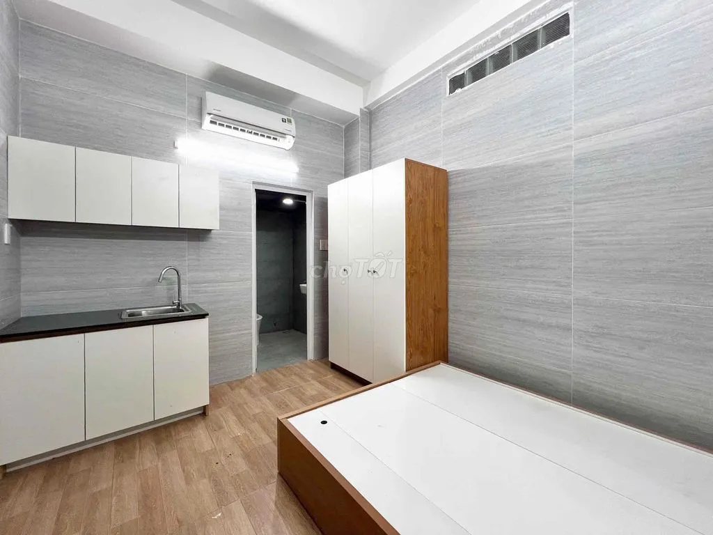 PHÒNG TRỌ KHÔNG GÁC, SẴN MÁY LẠNH MỚI 100%, Ở LIỀN, CÓ THANG MÁY