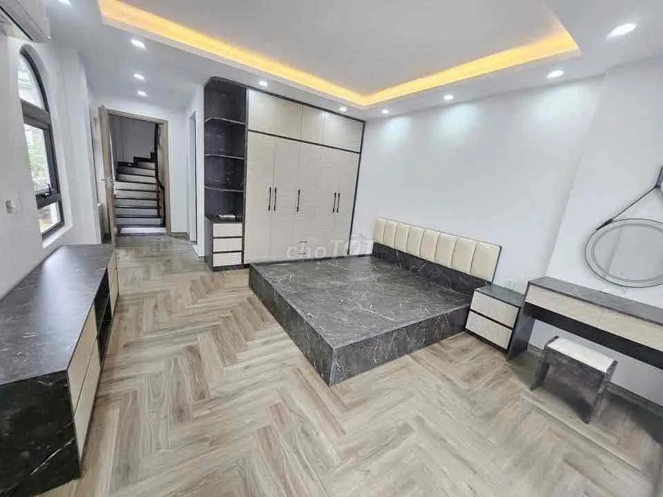 CHO THUÊ NHÀ PHÚC LỢI, 43M2, 6 TẦNG THANG MÁY, FULL NỘI THẤT