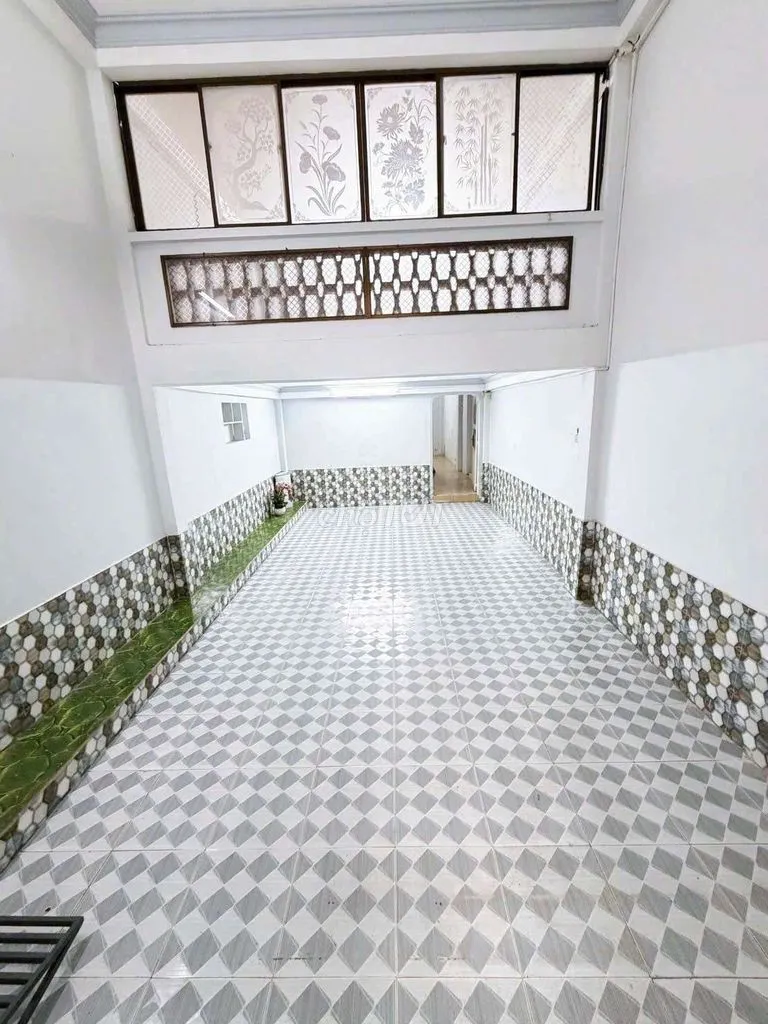 Thạch Lam. Tân Phú ( 3pn, 2wc). Hẻm xe hơi thông thoáng. Dtsd 240m2