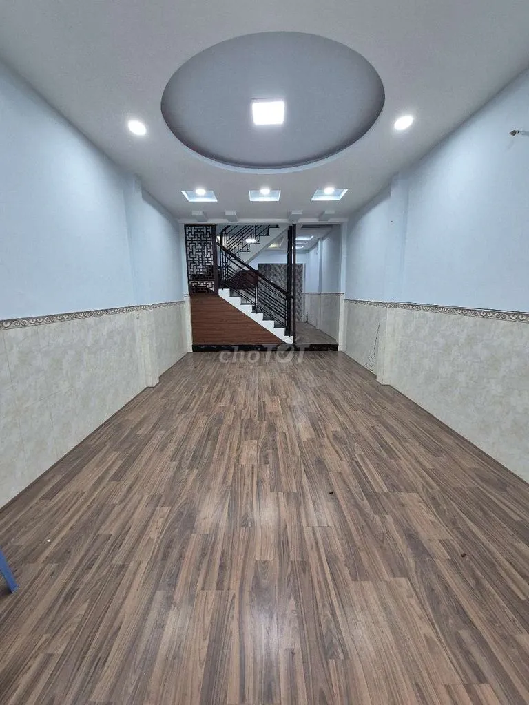 Cho thuê nhà 4x15m 1 lầu 3PN 2wc hẻm xe hơi Lê Trọng Tấn