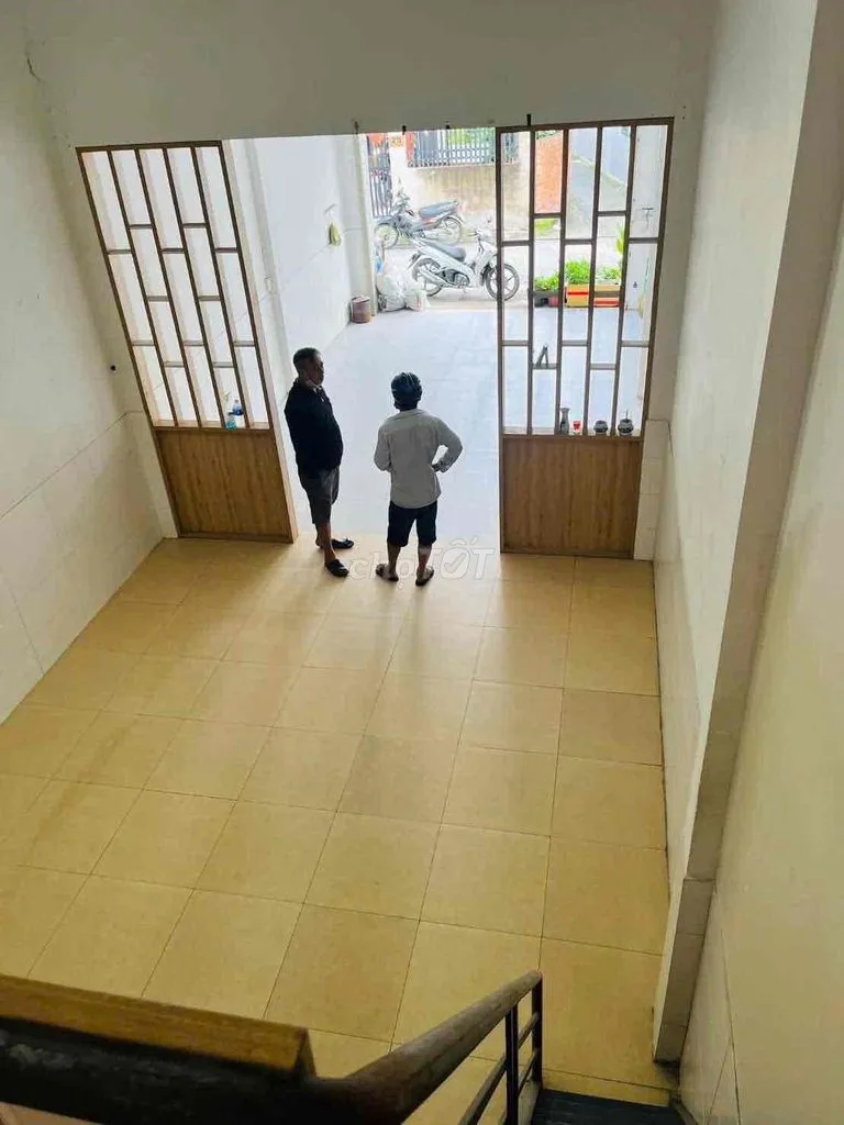 cho thuê nhà 80m2, gần đường trần hưng đạo. 2Pn
