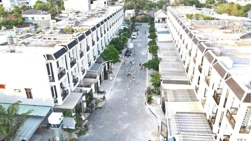 Cho thuê nhà 3 lầu KDC VIP Đông Hoà Dĩ An, Bình Dương