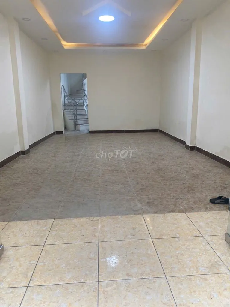 Nhà Nguyễn Trãi cách MẶT TIỀN 1 căn, HẺM XE HƠI, 1 trệt 2 lầu