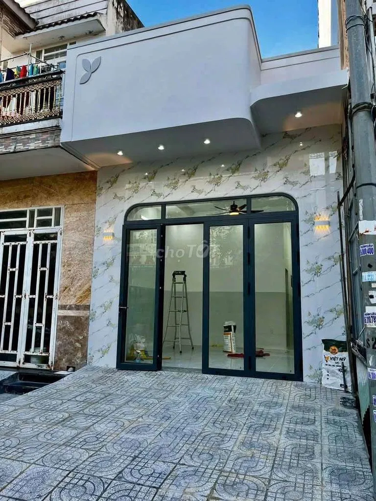 cho thuê nhà mới xây 100% khu dân cư Hưng Phú có hai máy lạnh