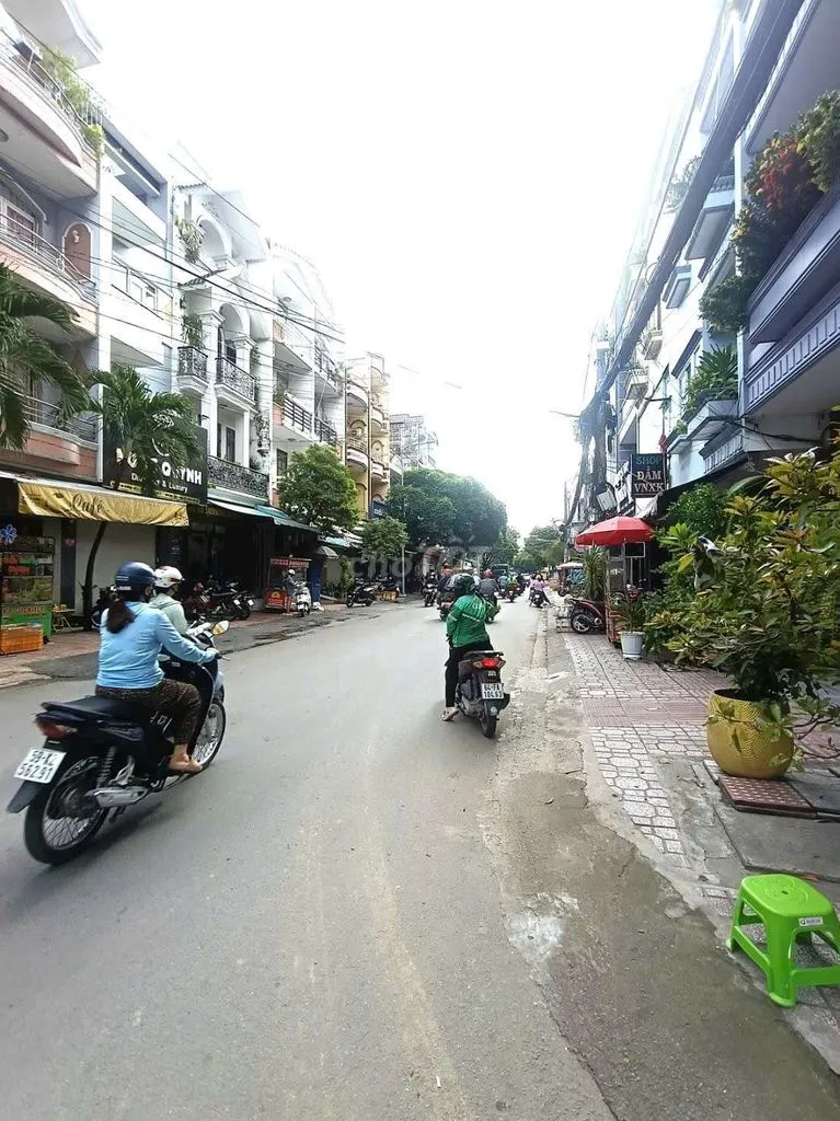 Mặt tiền phố ẩm thực p13 Q6