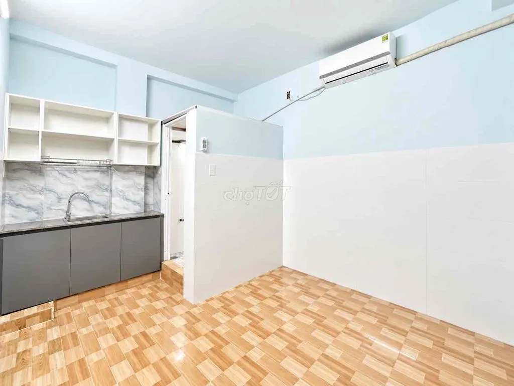 STUDIO SẴN MÁY LẠNH ĐỐI DIỆN VĂN LANG