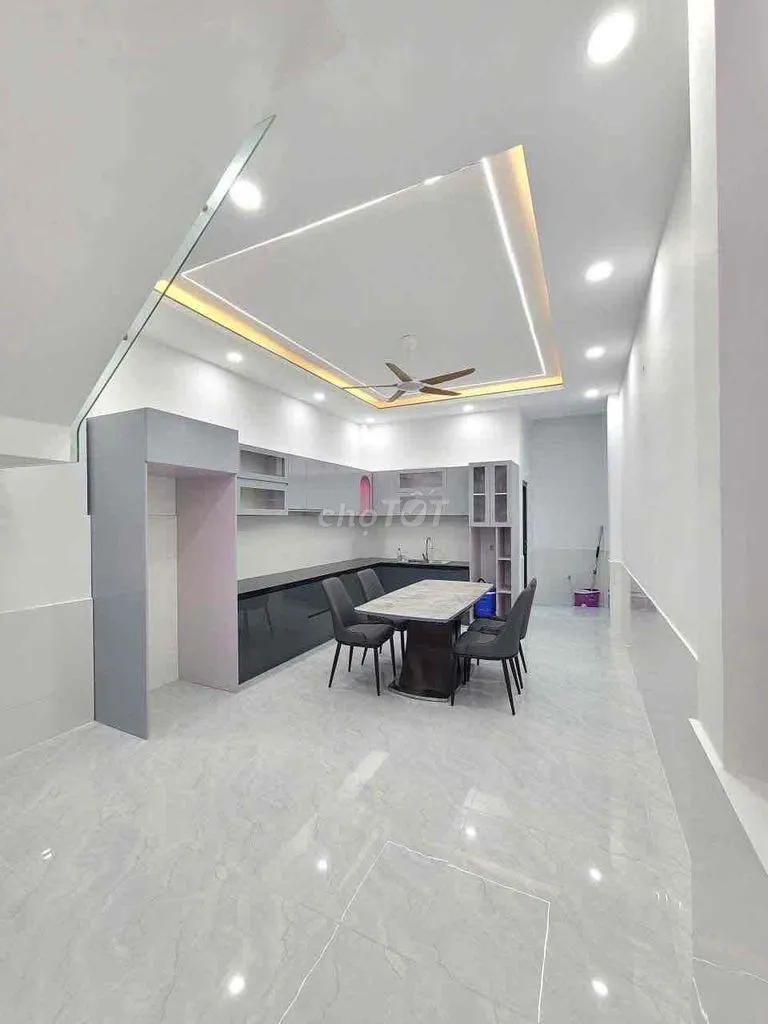 Cho Thuê Nhà Mới Xây 100% DT 200m2 1Trệt 2Lầu 4Pn 3Wc Sẳn Nội Thất