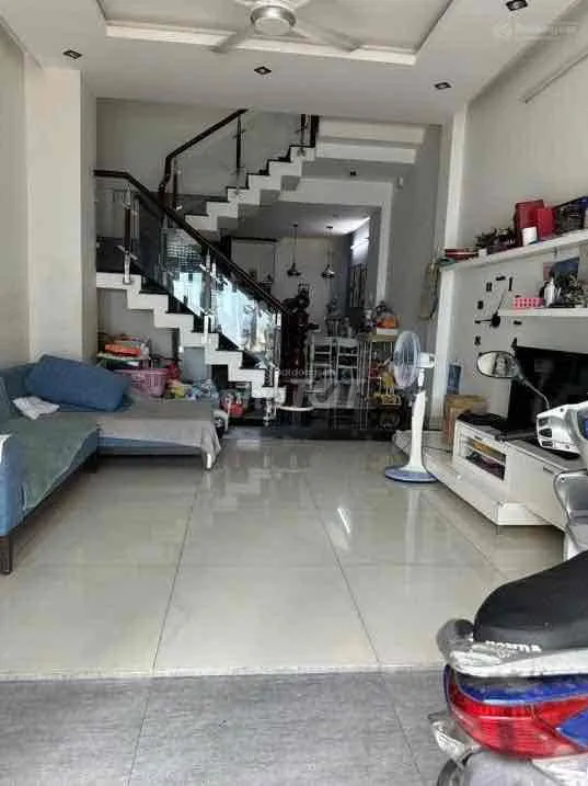 Nhà 2 lầu 3 phòng, có nội thất P.Tăng Nhơn Phú A