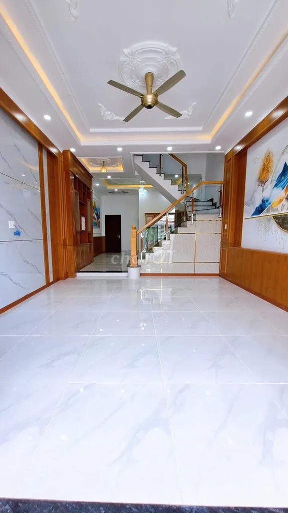 Cho thuê nhà nguyên căn lầu trệt 6tr/tháng 2 PN đường xe hơi