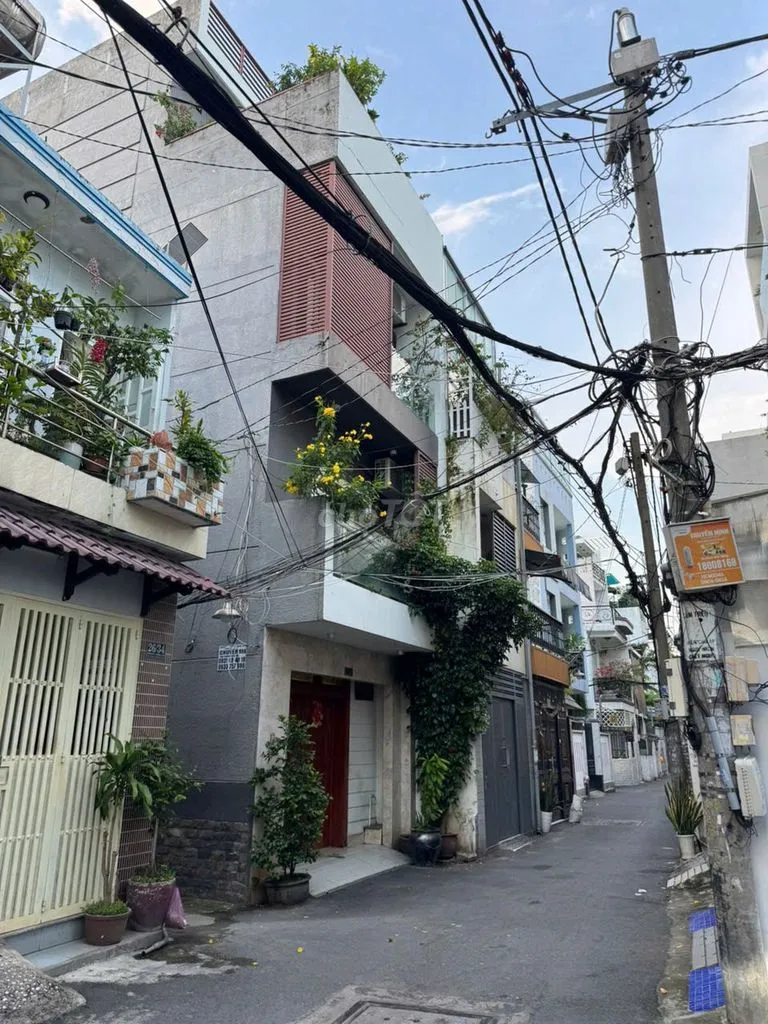 sát công viên gia định dt (4x15m) 1 trệt 2 lầu st 4pn hẻm xe hơi