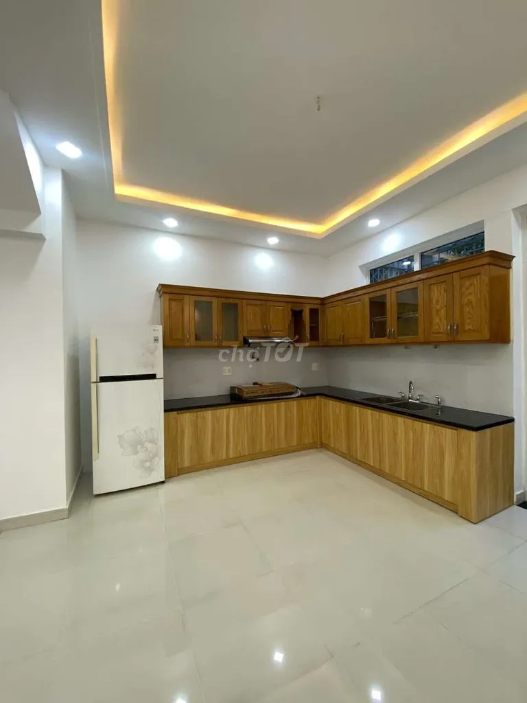 14tr nhà phố 1 trệt 2 lầu trống sẵn dễ xem nhà