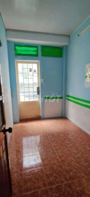 phòng lan can 10m2, có cửa sổ lý thường kiệt