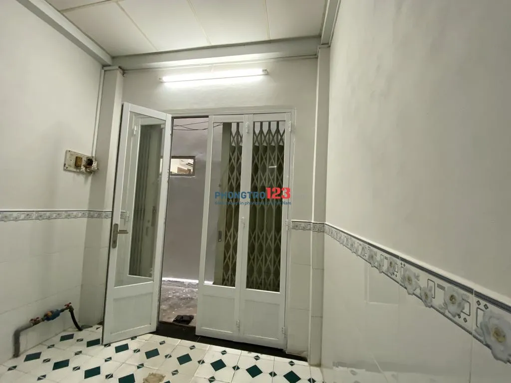 Nhà nhỏ cho thuê nguyên căn Q1, Chính Chủ, trong hẻm, sau lưng BV Từ Dũ, dành cho tối đa 2 người