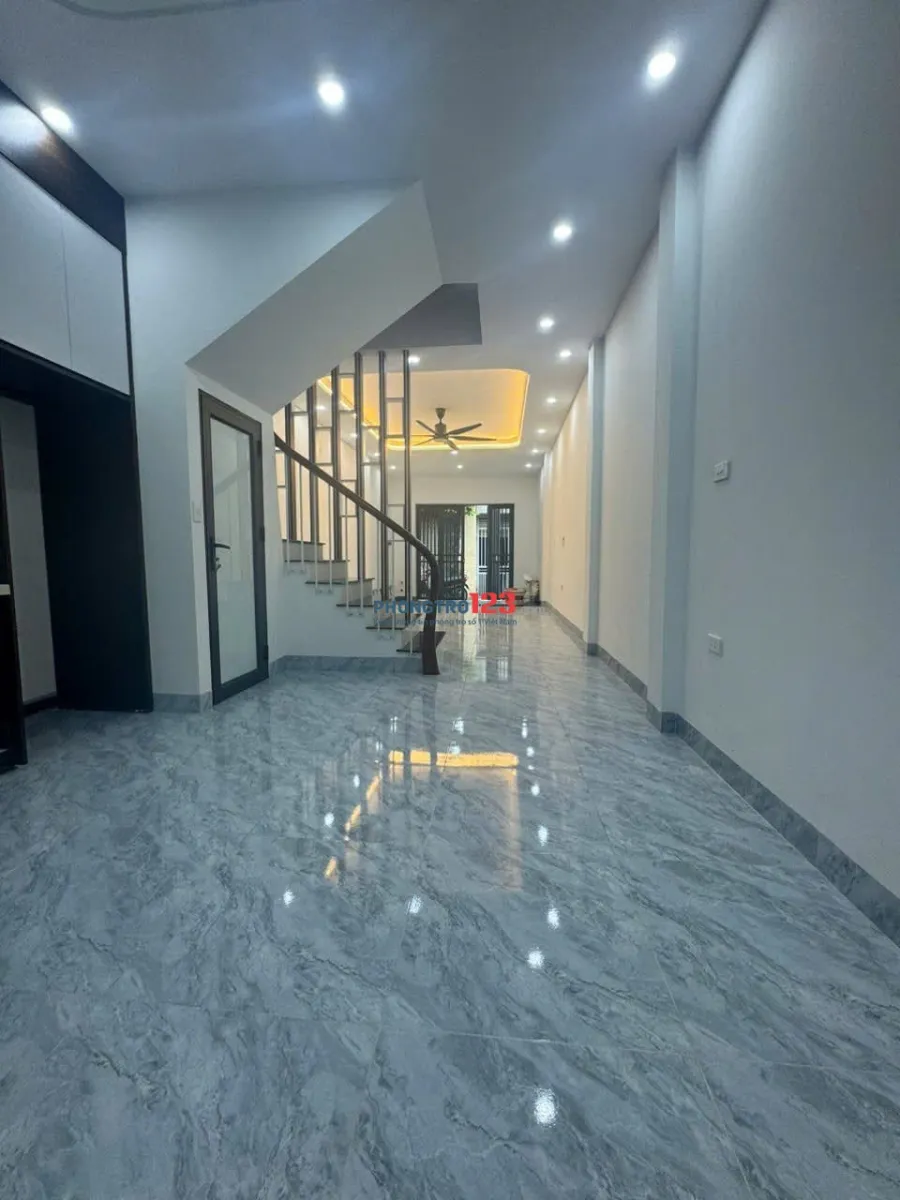 Cho thuê nhà nguyên căn Định Công Hạ, Hoàng Mail, 50m2, 4 ngủ, 8 triệu, điện nước giá dân