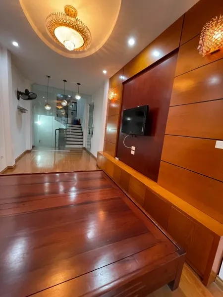 Cho thuê nhà tại khu Man Bồi Gốc Găng. Nhà 5 phòng ngủ, công trình phụ riêng biệt.