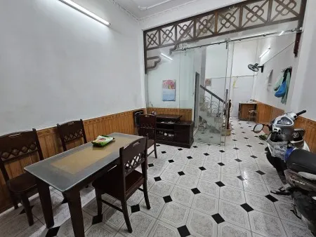 Nhà khép kín 20m2 đủ điều hòa, bếp WC
