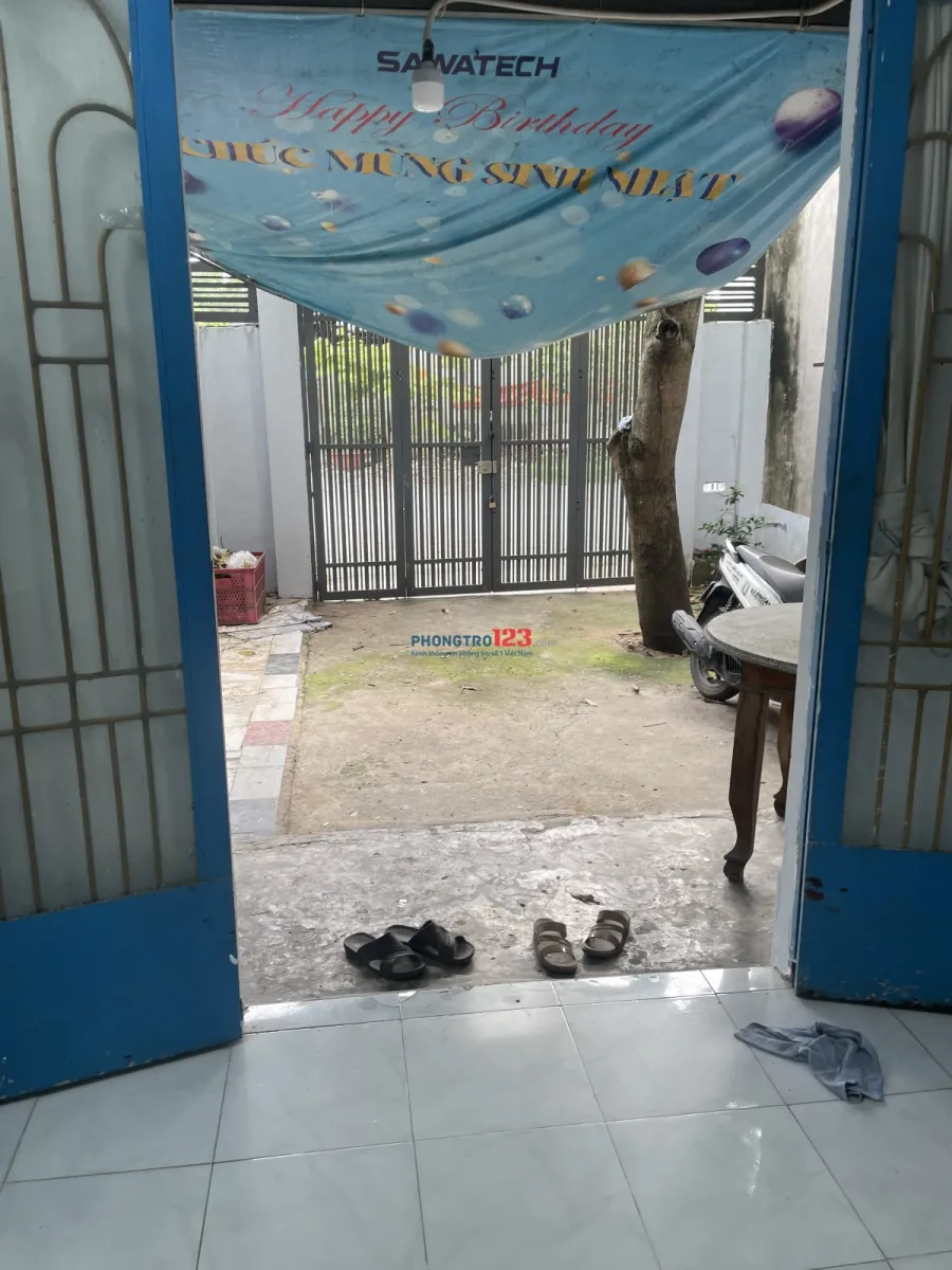 Cho thuê giá rẻ nhà nguyên căn có sân rộng, đường trước nhà 15m , có nội thất . Giá 3.5triệu / tháng
