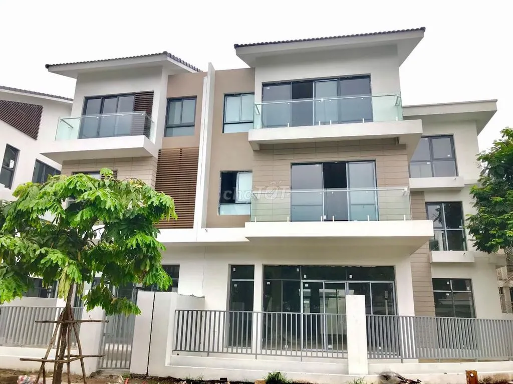 Cho thuê biệt thự góc 2MT 271A Nguyễn Trọng Tuyển, P10, Q.Phú Nhuận